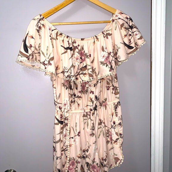 🆕 Floral Off-Shoulder Romper - Picture 1 of 2